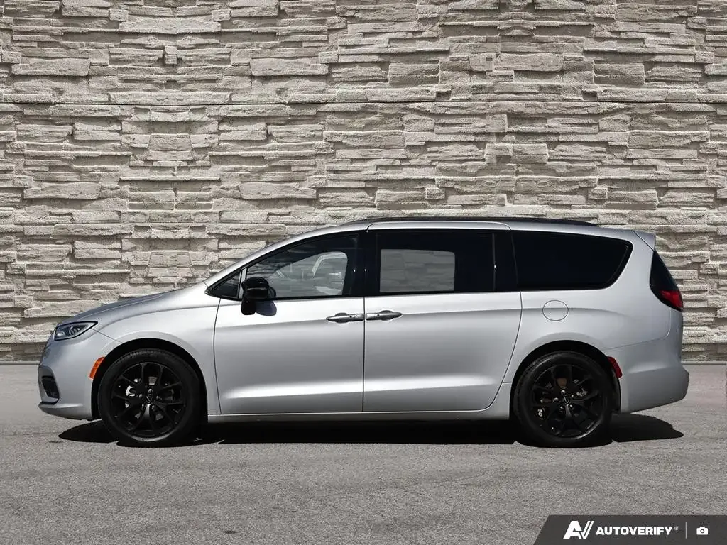 Chrysler Pacifica 2024 photo 3