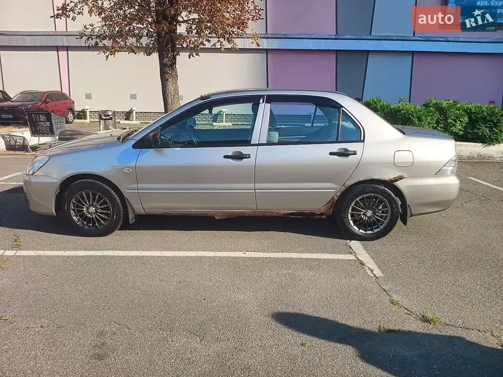 Mitsubishi Lancer 2004 photo 2