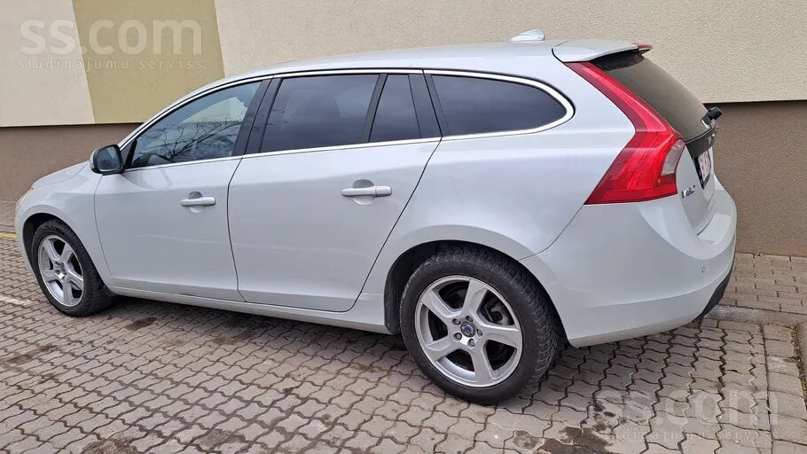 Volvo V60 2012 photo 2