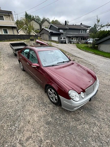 Mercedes-Benz E220 D 2003 photo 2