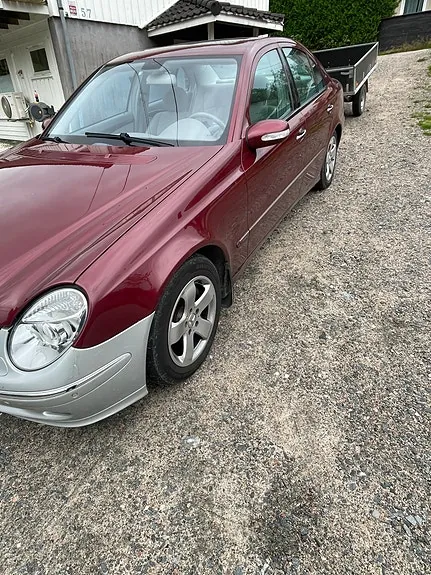 Mercedes-Benz E220 D 2003 photo 3