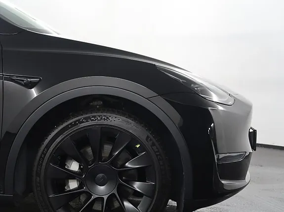 Tesla Model Y 2024 photo 2