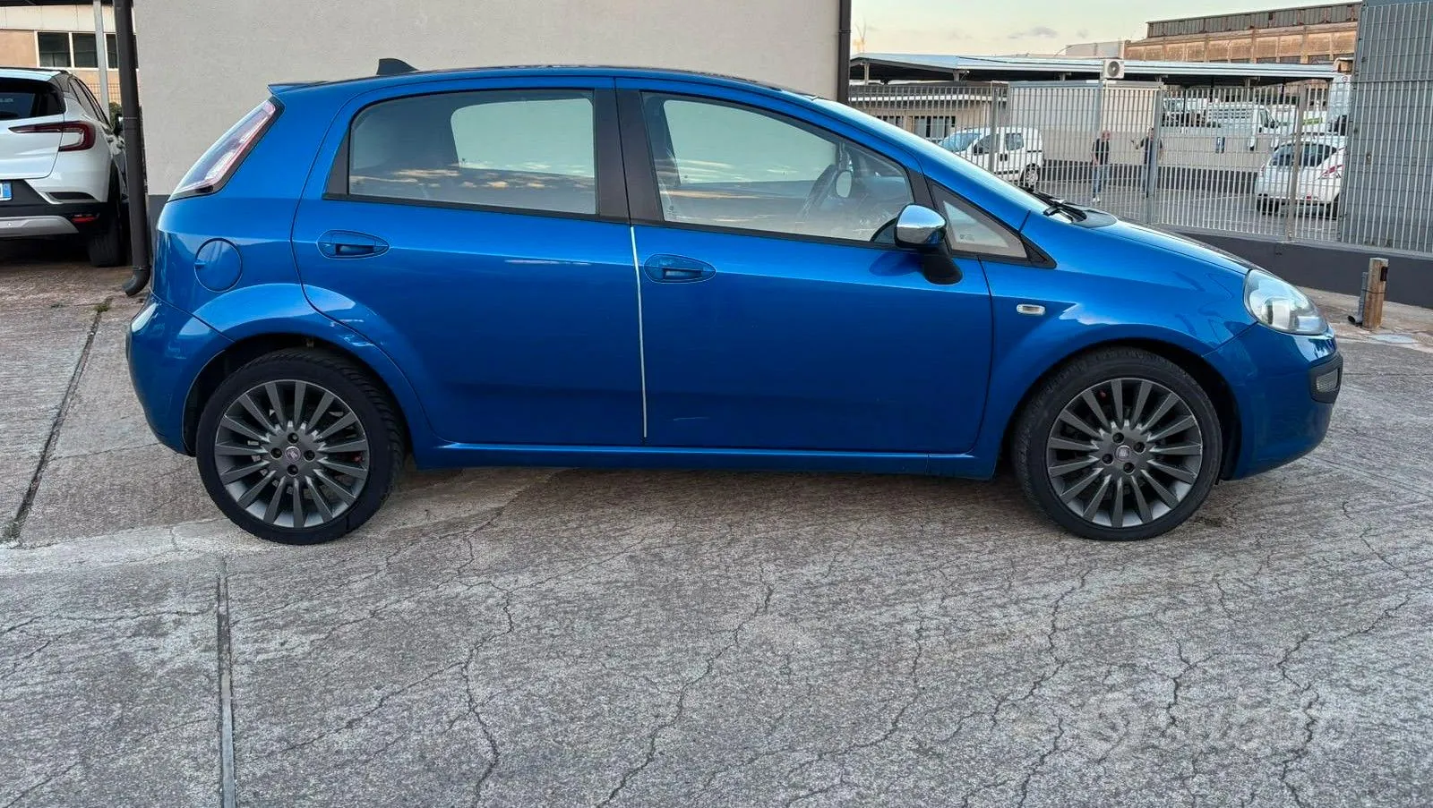 Fiat Punto Evo 2011 photo 2