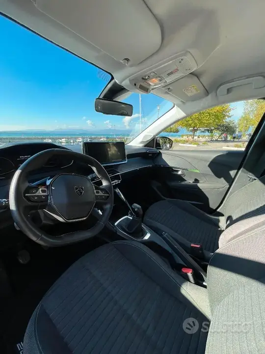 Peugeot 208 2024 photo 4