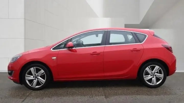 Vauxhall Astra 2013 photo 5