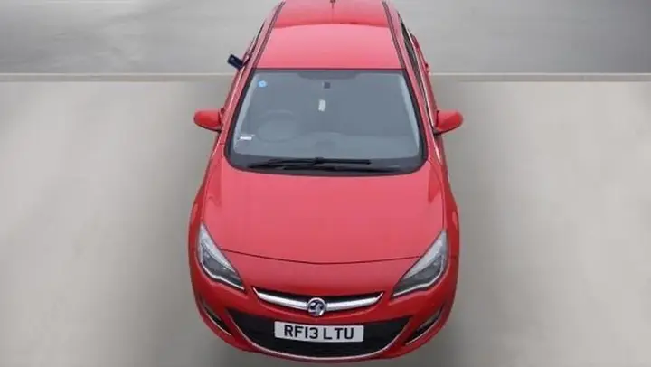 Vauxhall Astra 2013 photo 2