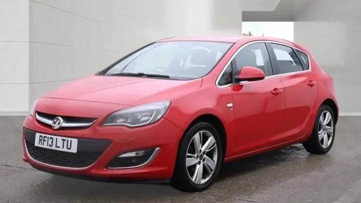 Vauxhall Astra 2013 photo 3