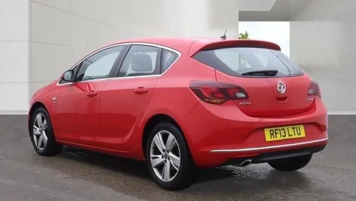 Vauxhall Astra 2013 photo 4