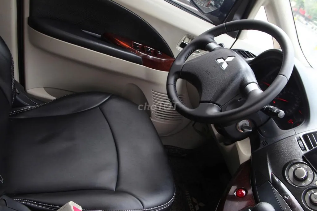 Mitsubishi Grandis 2009 photo 5