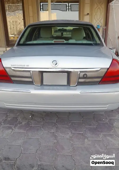 Ford Crown Victoria 2011 photo 3