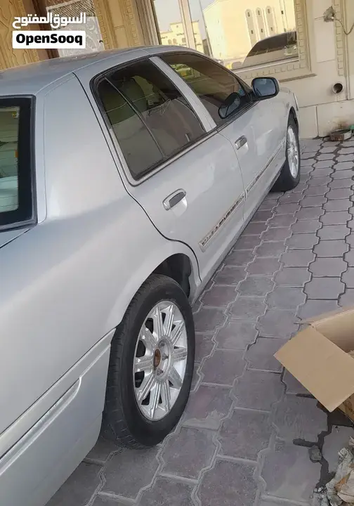 Ford Crown Victoria 2011 photo 2