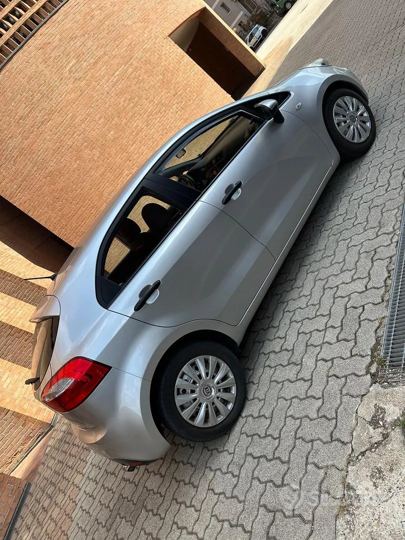 Kia Rio 2012 photo 4
