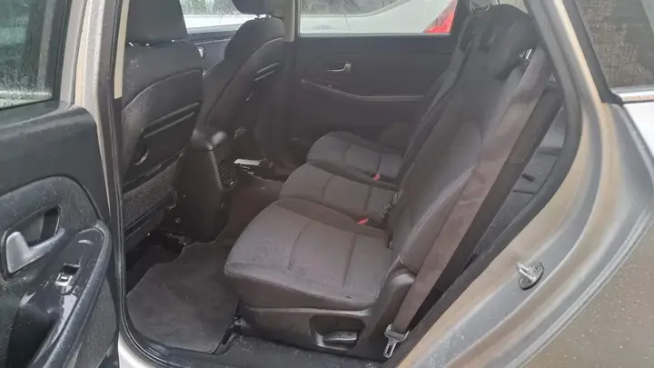 Kia Carens 2015 photo 5