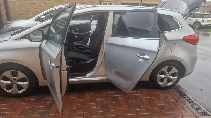 Kia Carens 2015 photo 2