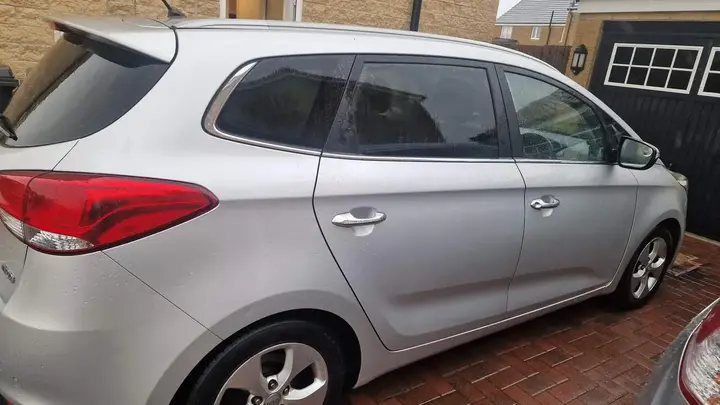 Kia Carens 2015 photo 4