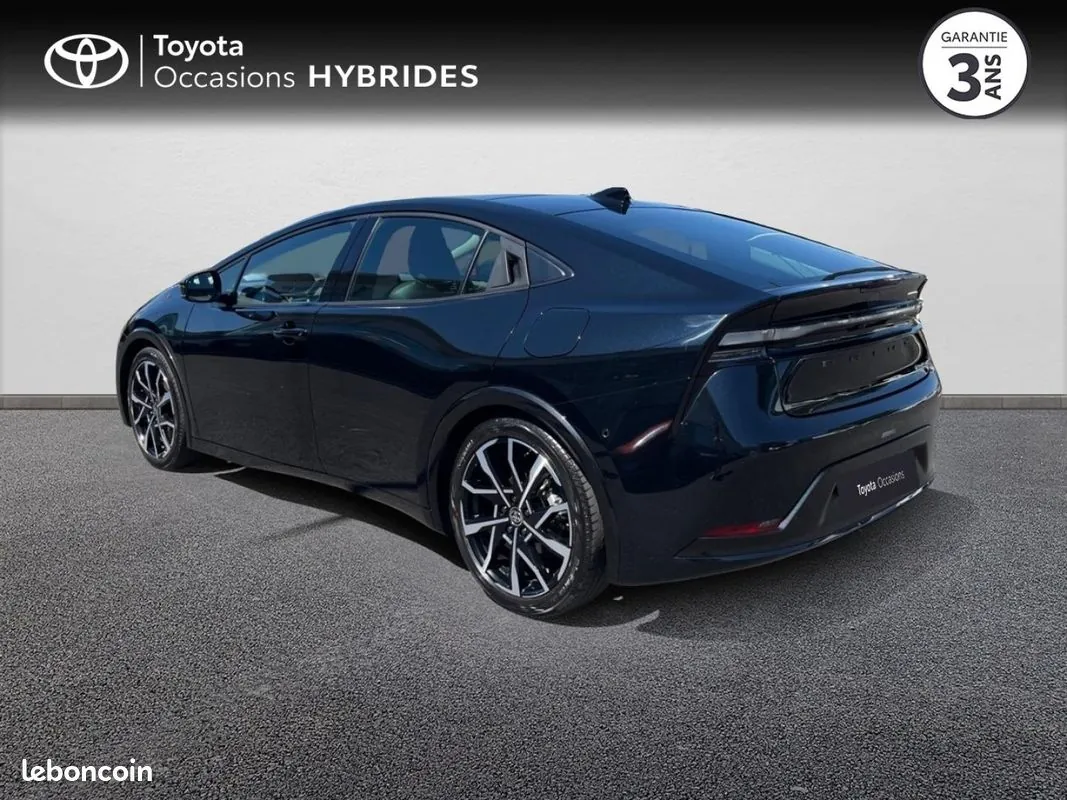 Toyota Prius 2024 photo 2