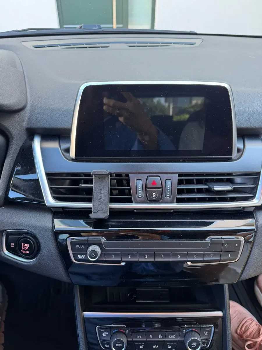 BMW 218D 2018 photo 2