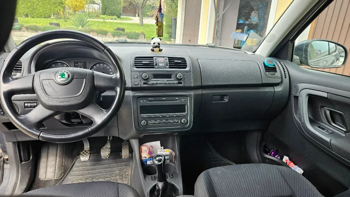 Skoda Fabia 2010 photo 3