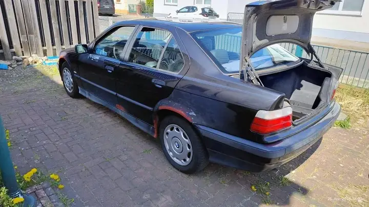 BMW 318I
