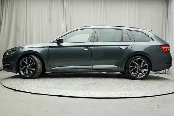 Skoda Superb 2021 photo 2