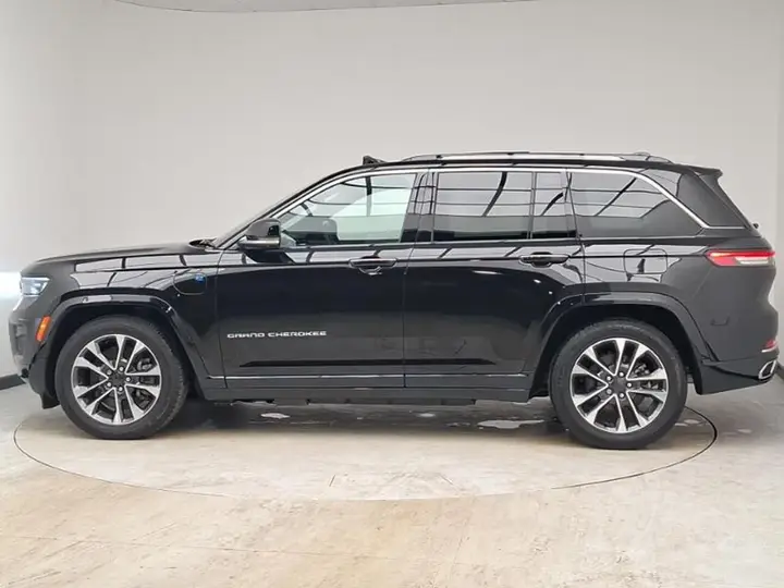 Jeep Grand Cherokee 2026 photo 4