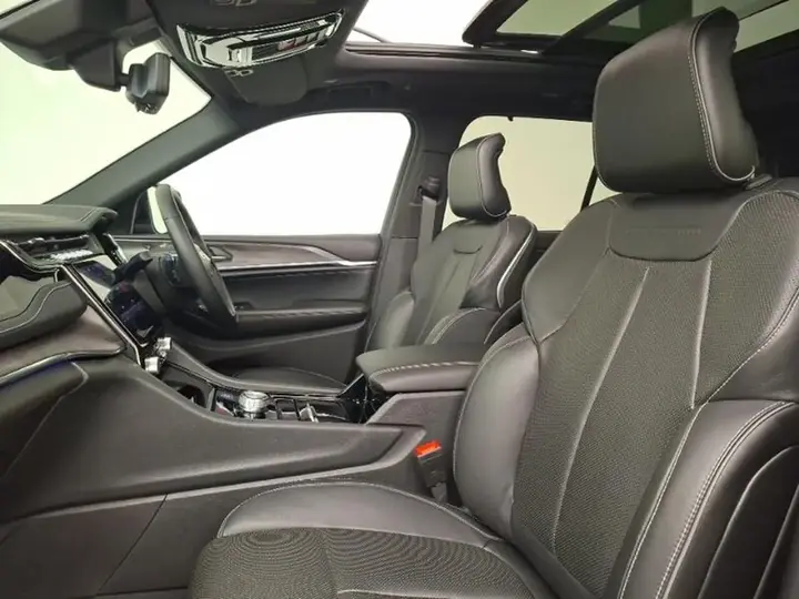 Jeep Grand Cherokee 2026 photo 5