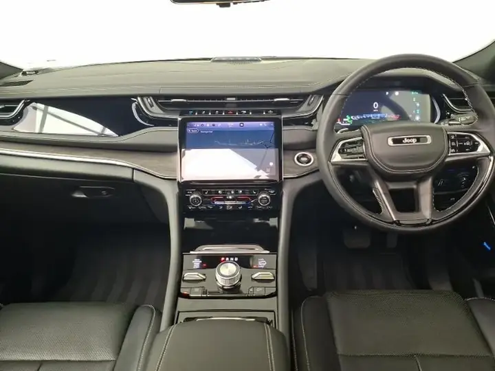 Jeep Grand Cherokee 2026 photo 3