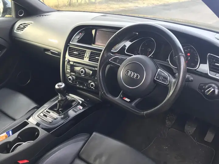 Audi A5 2012 photo 3