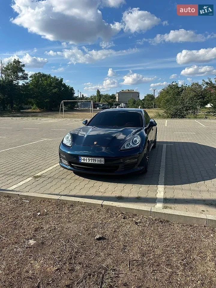 Porsche Panamera 2011 photo 2