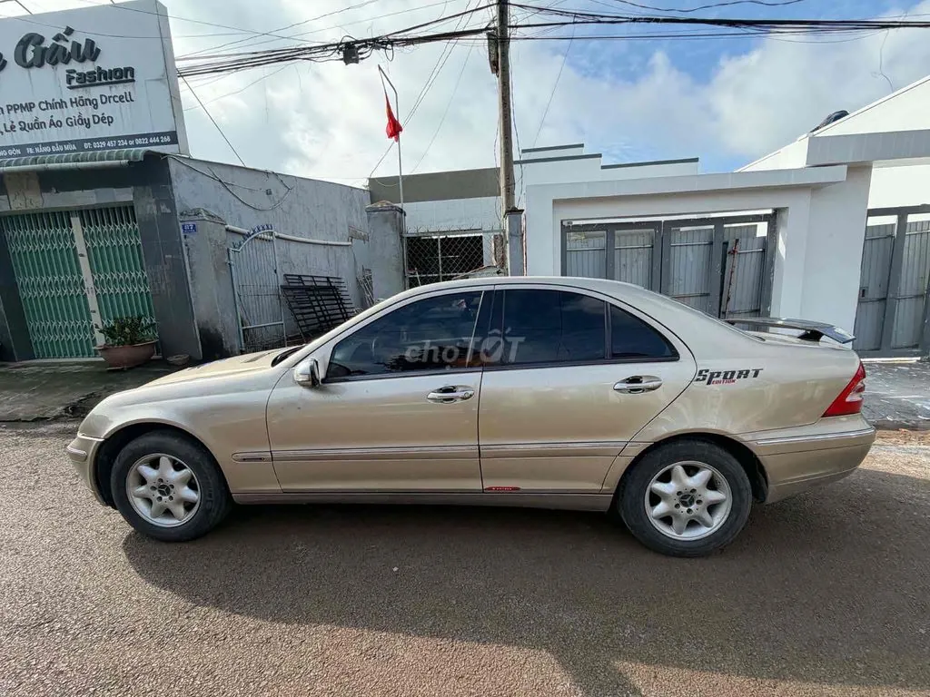 Mercedes-Benz C-Class 2001 photo 2
