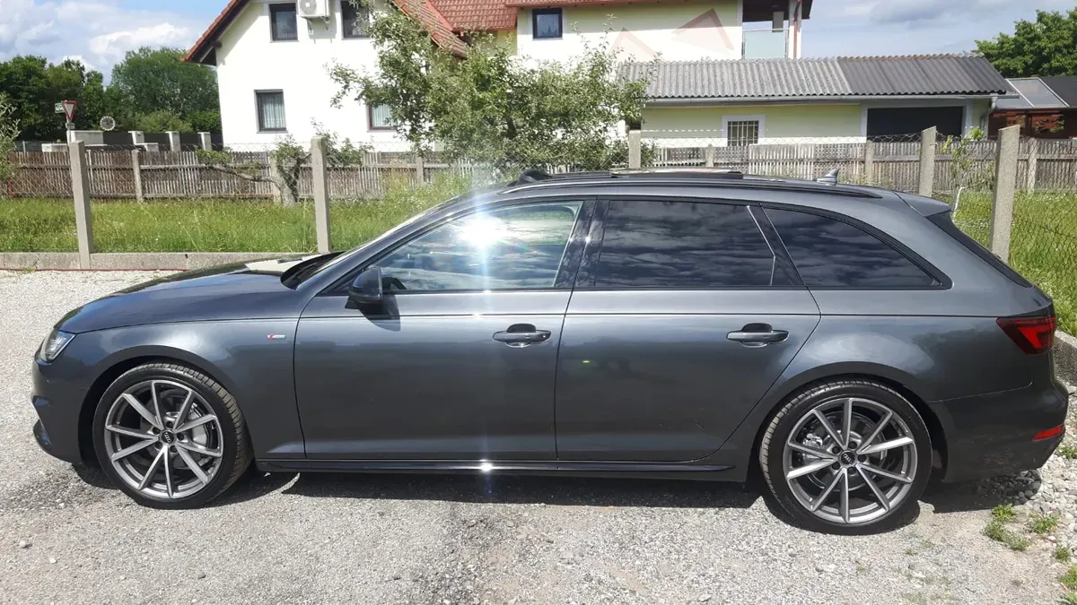 Audi A4 2018 photo 2
