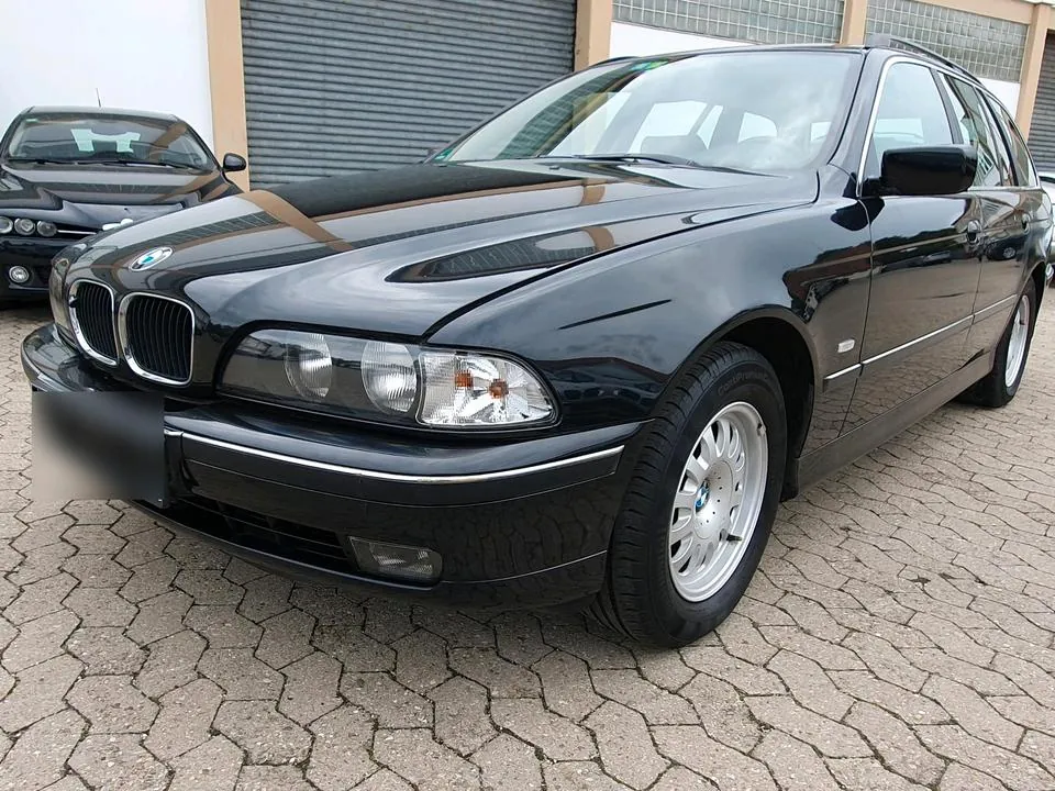 BMW 520I