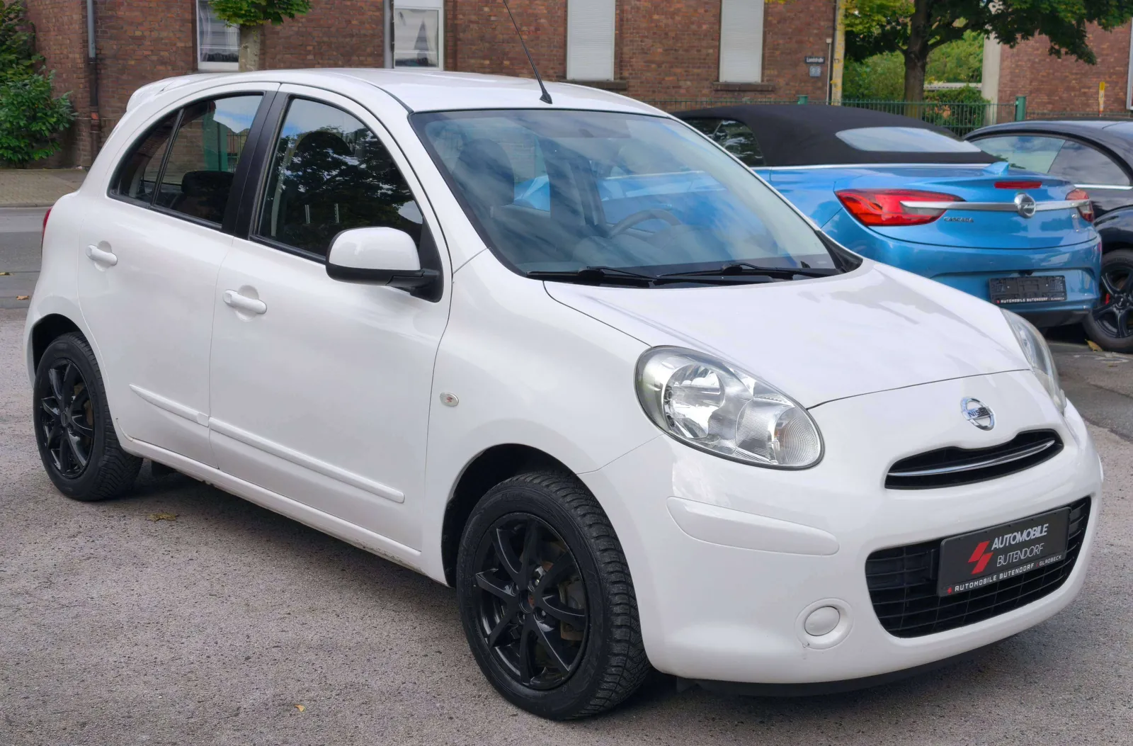 Nissan Micra 2012 photo 2