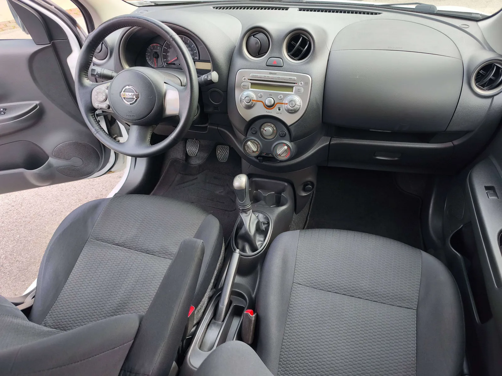 Nissan Micra 2012 photo 5