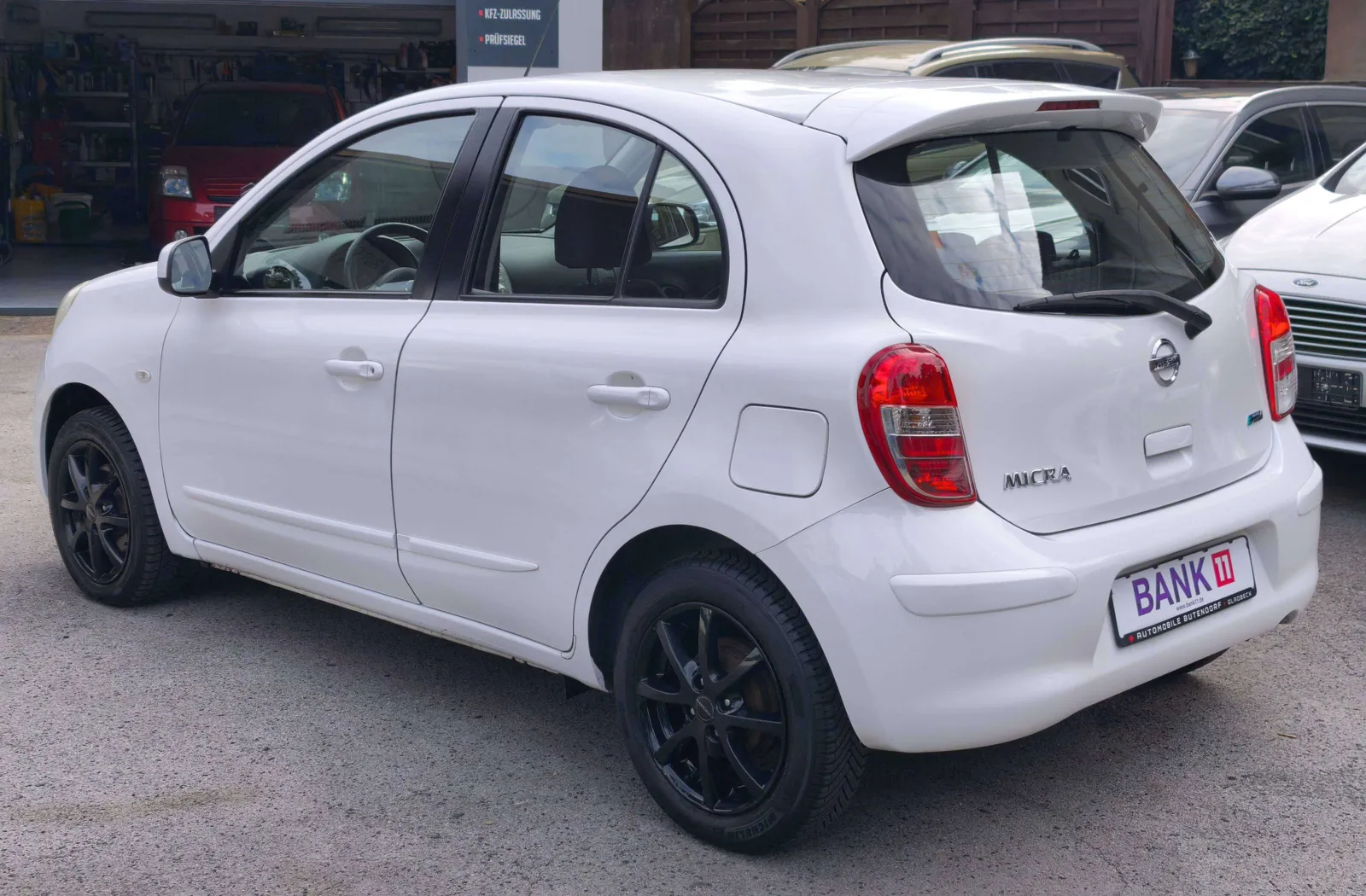 Nissan Micra 2012 photo 4