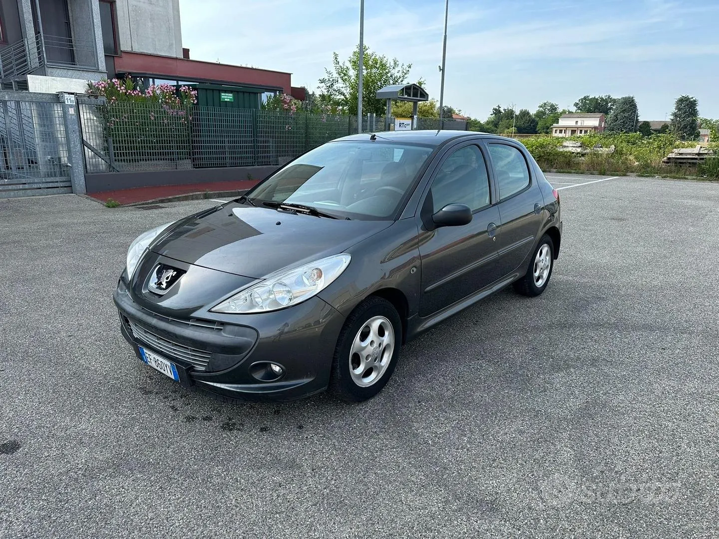 Peugeot 206 2011 photo 2