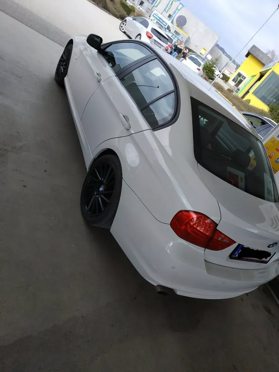BMW 3 Series 2009 photo 3
