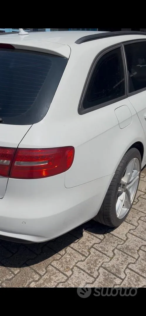 Audi A4 2014 photo 2