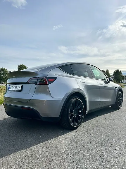Tesla Model Y 2024 photo 3