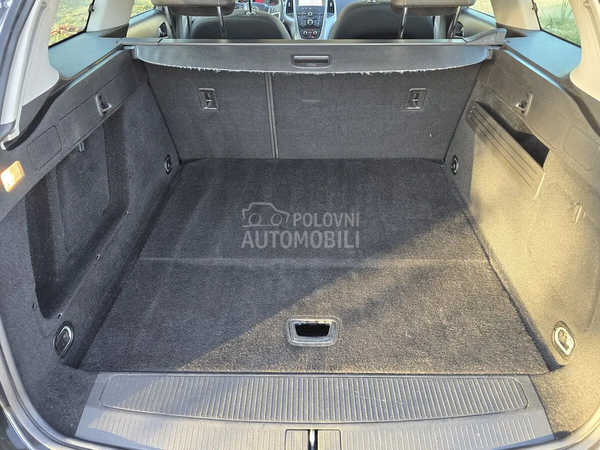 Opel Astra 2013 photo 4