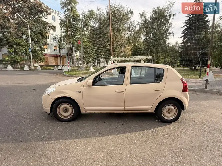 Dacia Sandero 2009 photo 2