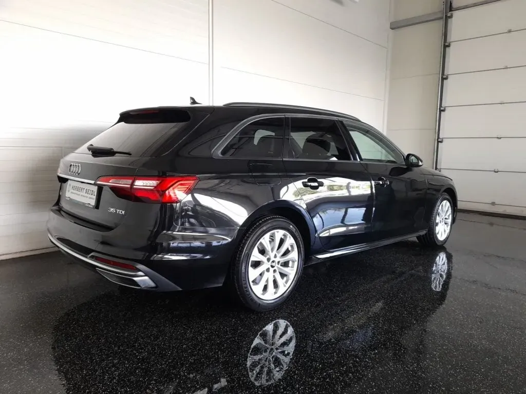 Audi A4 2021 photo 2