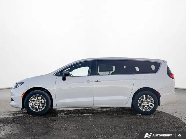 Chrysler Grand Caravan 2026 photo 2