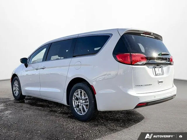 Chrysler Grand Caravan 2026 photo 3