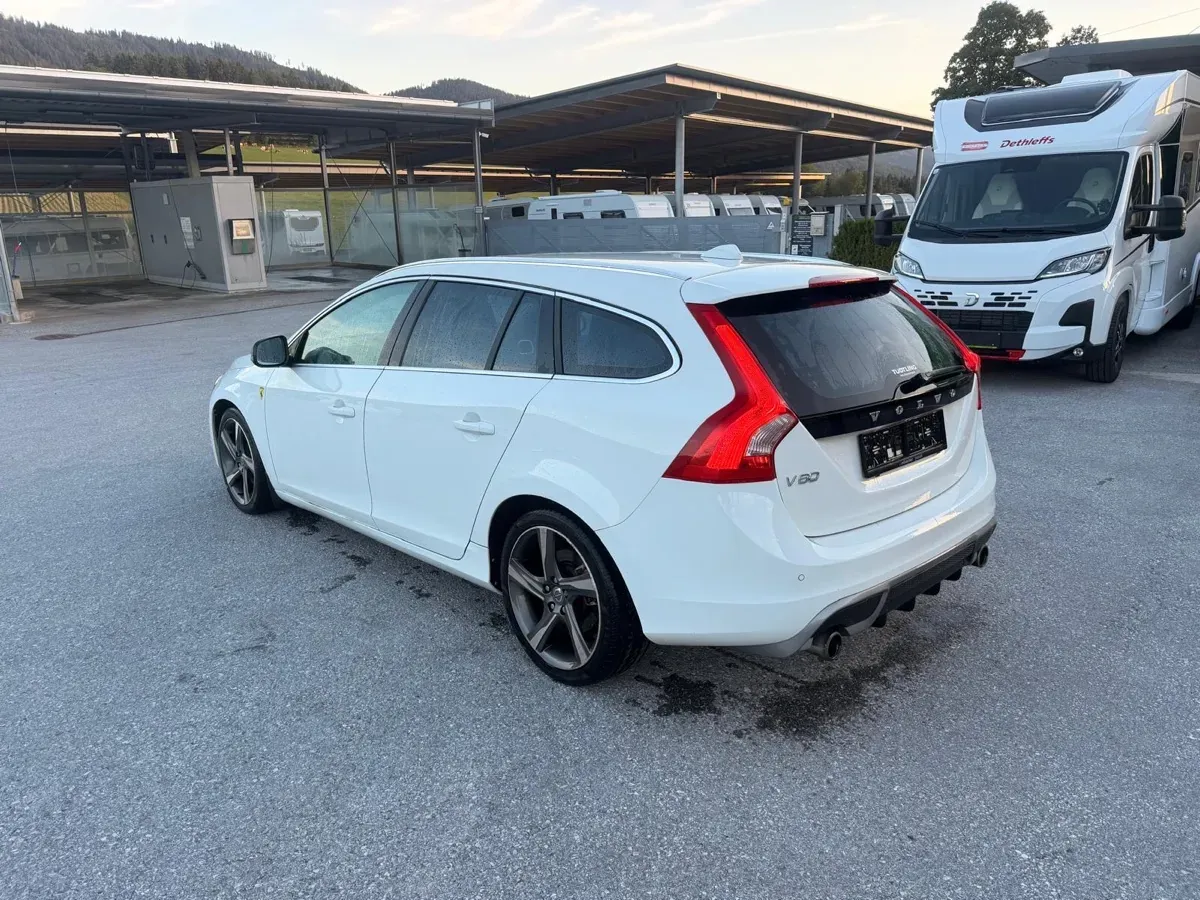 Volvo V60 2011 photo 2