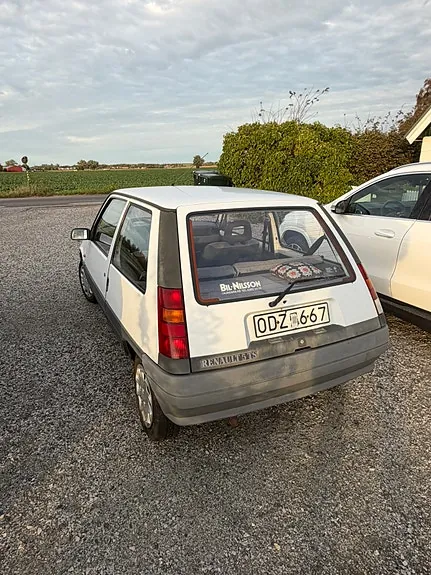 Renault 5 1990 photo 3