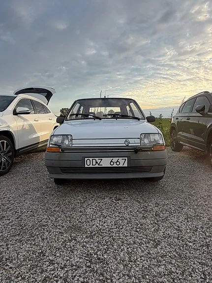 Renault 5 1990 photo 2