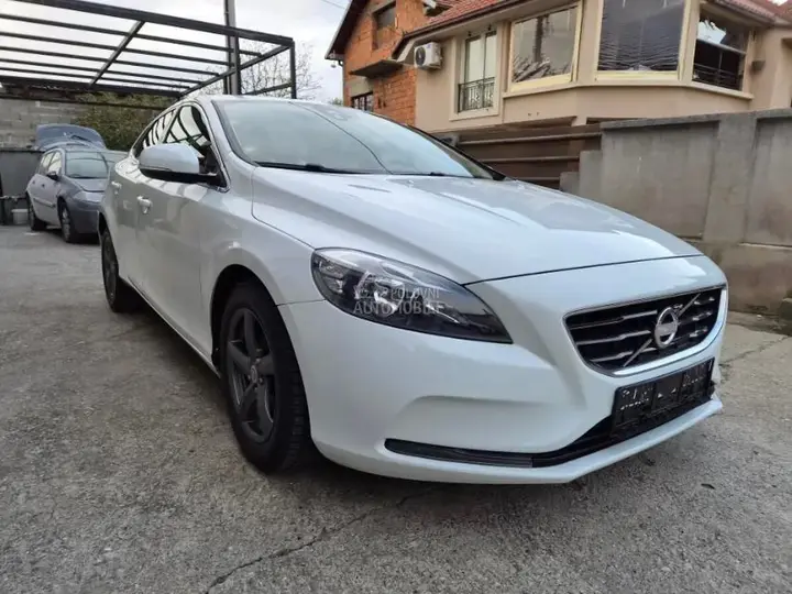 Volvo V40 2013 photo 2
