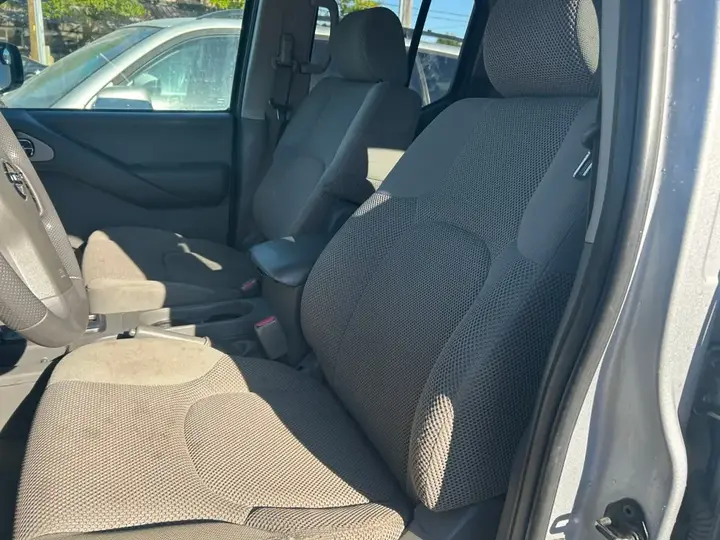 Nissan Frontier 2006 photo 5