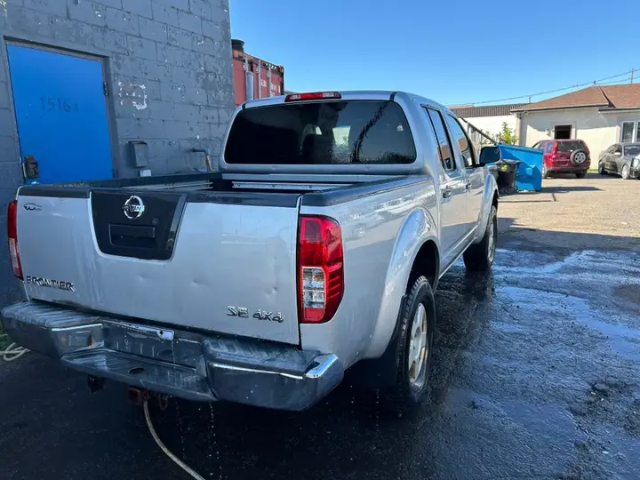 Nissan Frontier 2006 photo 3